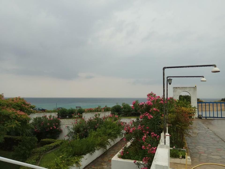 Right Across The Sea Villa Nea Kallikrateia Kültér fotó