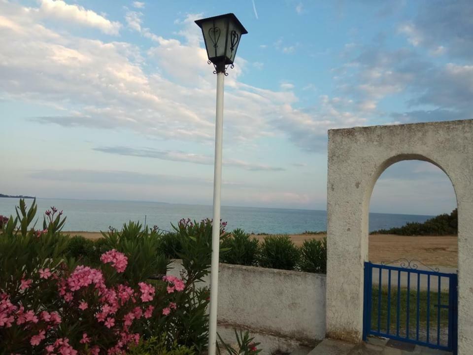 Right Across The Sea Villa Nea Kallikrateia Kültér fotó