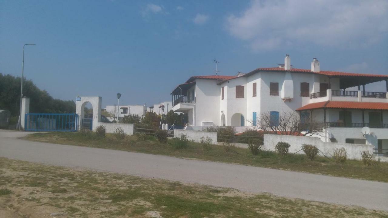 Right Across The Sea Villa Nea Kallikrateia Kültér fotó